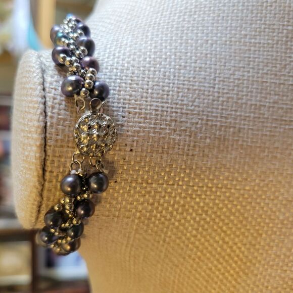 Elegant Pearl Necklace and Earring Set - Picture 3 of 4